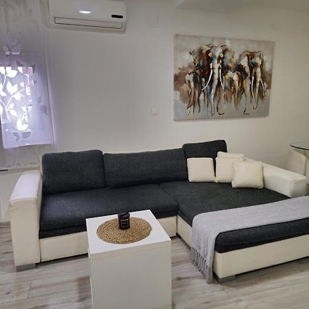 Apartment Aria Vinkovci Dış mekan fotoğraf